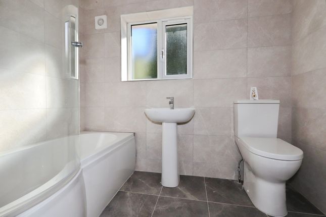 23, Elmdon Close, West Midlands photo 3