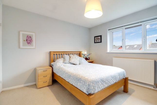 14, Stonecrop Road, Guildford photo 4