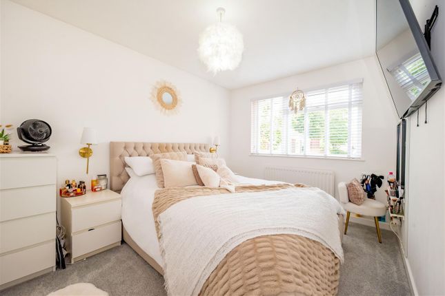 24, Windermere Walk, Camberley photo 4