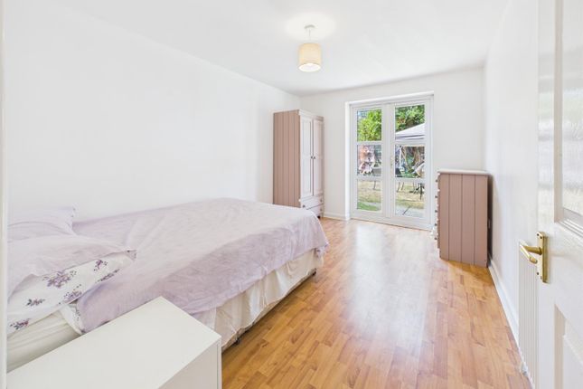 Flat 4 Appleshaw Court, 2 School Road, Reading photo 4