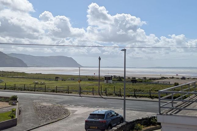 12, Herkomer Crescent, Llandudno photo 2