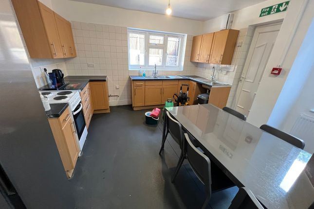 Thumbnail Room to rent in Dean Road, London