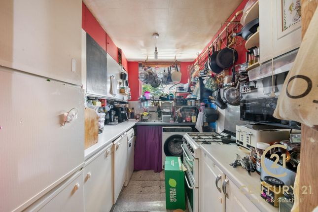 77, Frogmore Avenue, HAYES photo 4