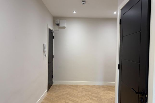 Studio flat on Unit 3, 407, Northolt Road, Harrow, £1,350/mo