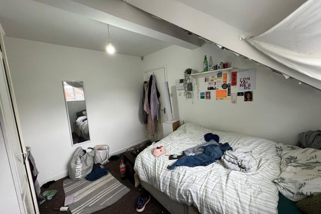 Thumbnail Shared accommodation to rent in Ebberston Terrace, Leeds