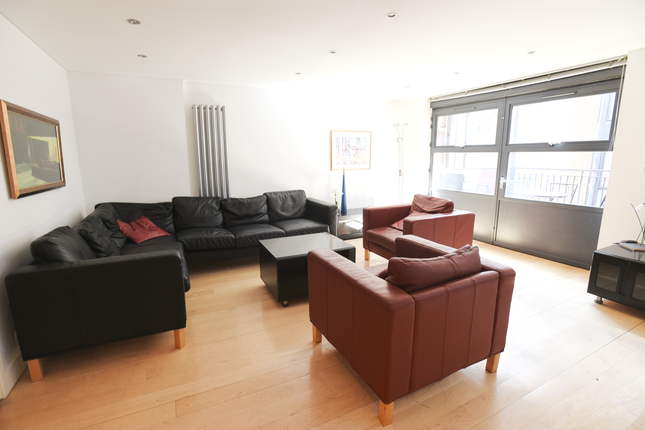 Thumbnail Flat to rent in 33 Britton Street, Farringdon, London