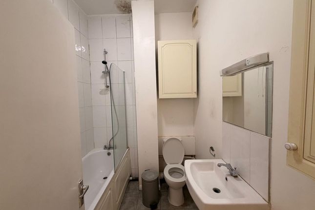 Flat 5, 1205 London Road, London photo 5