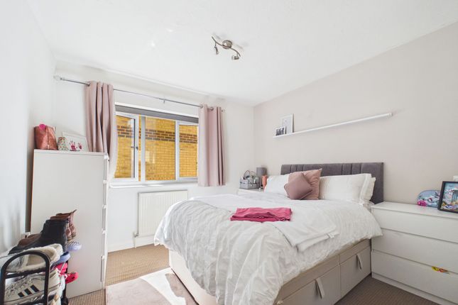 Flat 23, Wheeler Court Armour Hill, Reading photo 4
