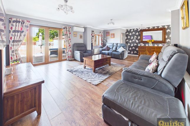 20, Wick Lane, Wickford photo 2