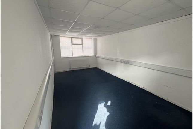17-2, Meadow Industrial Estate, Water Street, Stockport photo 3