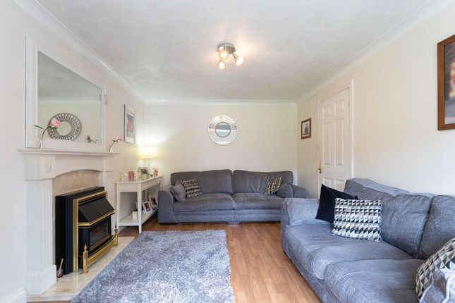 12 Rockfield Way, Caldicot photo 3