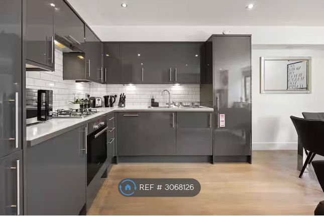 Flat, A Arthur Road, London photo 3