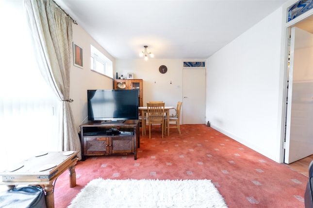 FLAT 27, HOLLY MOUNT, BIRMINGHAM photo 4