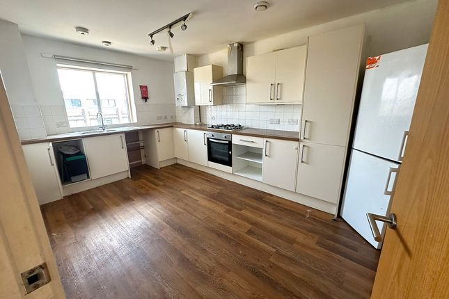 Flat 76, Vickers House, Romford photo 2