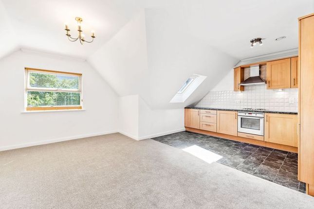 Thumbnail Flat to rent in Ref: My - Holmesdale Road, Reigate