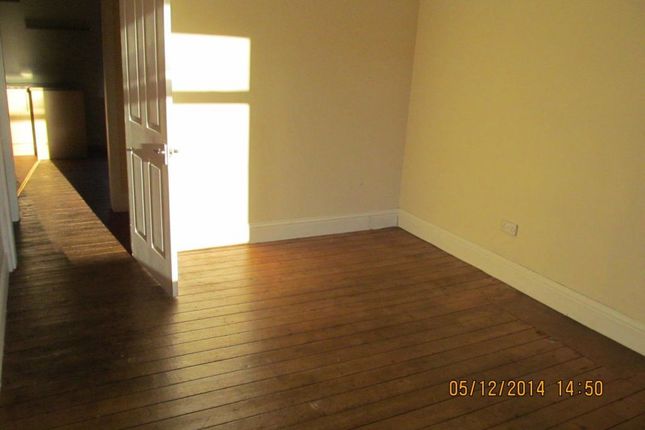 Thumbnail Flat to rent in Dens Road, Dundee