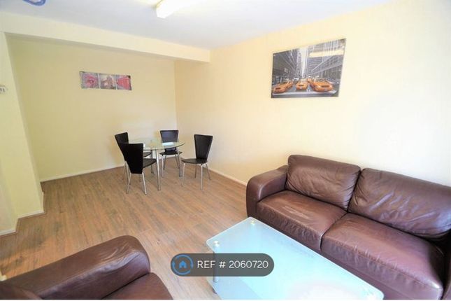 Room to rent in Avebury Close, Salford