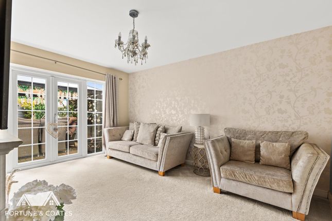 70, Collins Meadow, Harlow photo 3
