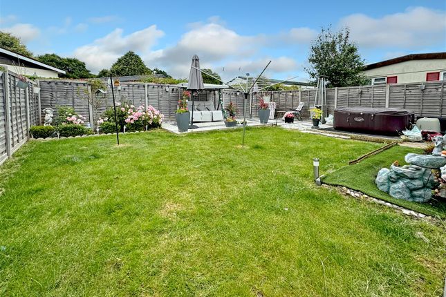 15 Beechfield Park, Hook Lane, Aldingbourne photo 2