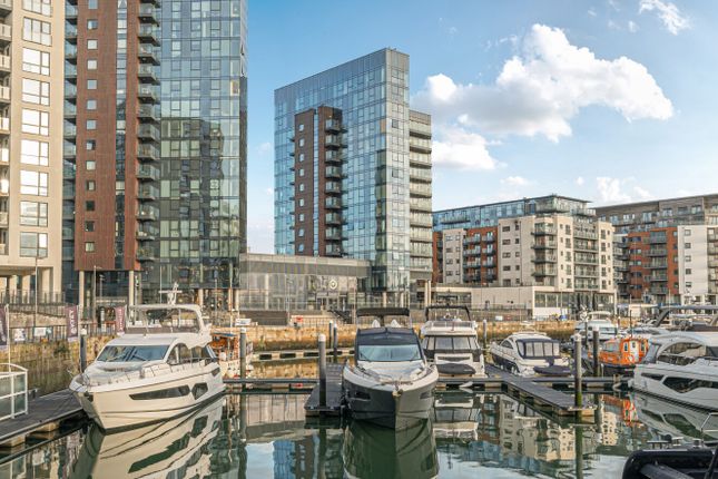 1372053-4-68F89c3...