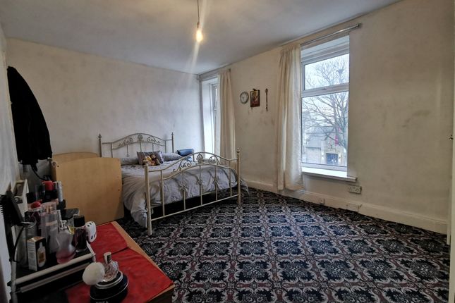 122 Carlisle Road, Bradford photo 4