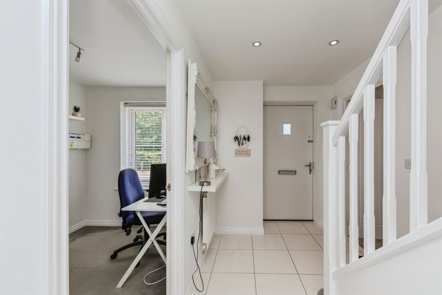 3, Heath Place, Winsford photo 4