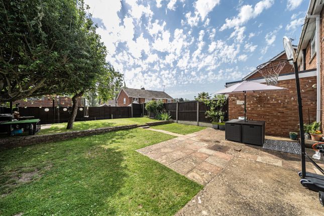 60, Derwent Drive, Gloucestershire photo 2
