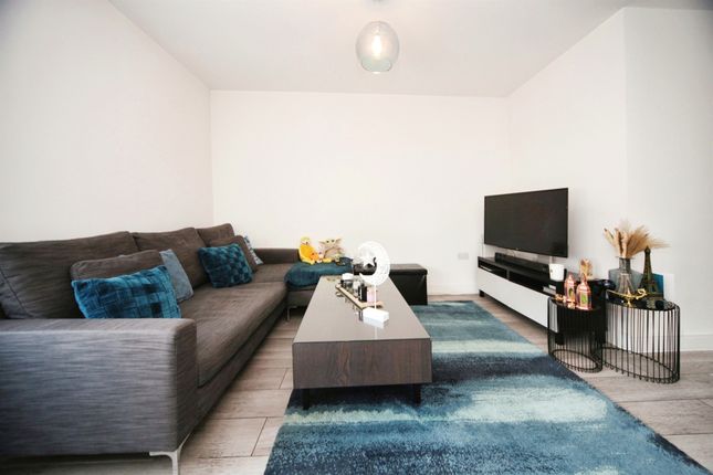 Flat for sale in Armstrong Road, Luton