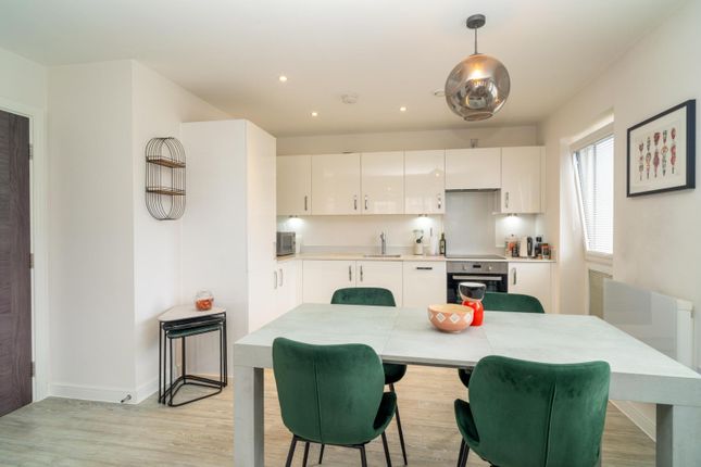 8 Cavendish Hall House, Holmesley Road, Borehamwood photo 4