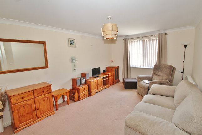 68, Otters Court, Witney photo 2