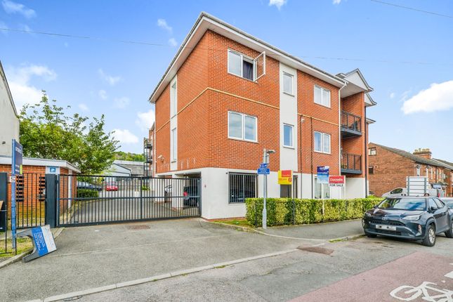 Flat for sale in Abercromby Avenue, High Wycombe