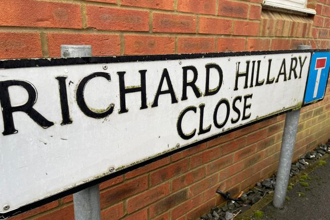 Flat for sale in Richard Hillary Close, Ashford