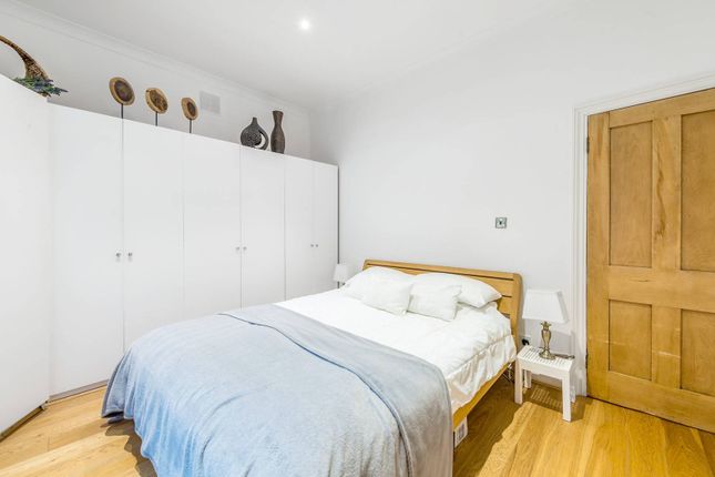 Flat to rent in Gloucester Terrace, Bayswater, London