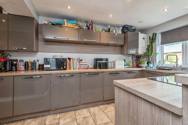 5, Grosvenor Avenue, Huddersfield photo 5