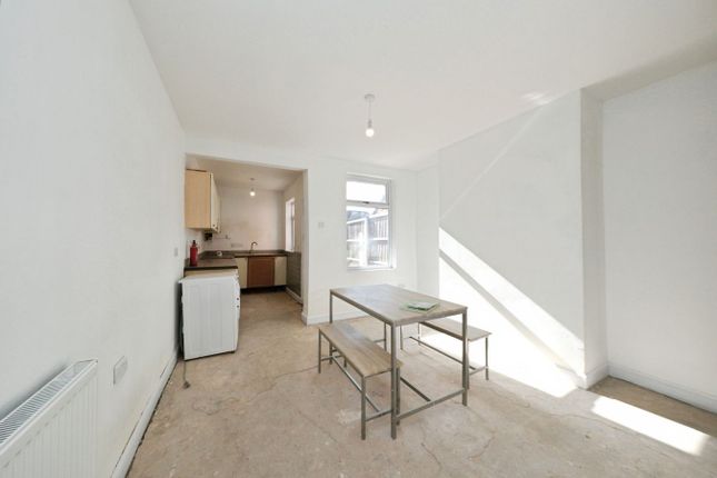 30, Clinton Street, Worksop photo 4