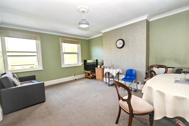 Flat 4, 9, Upperton Gardens, Eastbourne photo 2