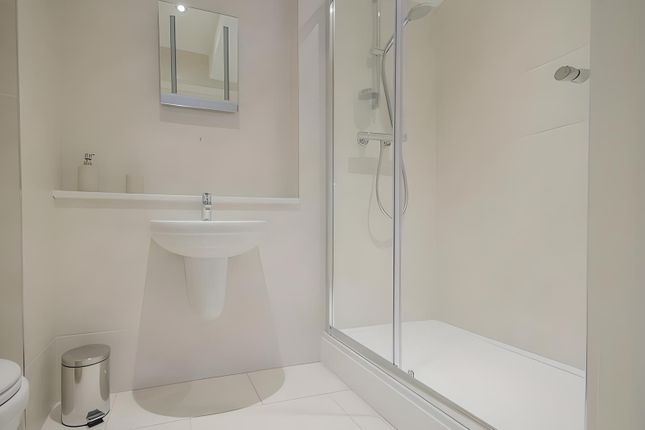 Flat 2 Sloan Court,, 60-77 Coombe Road, New Malden photo 5