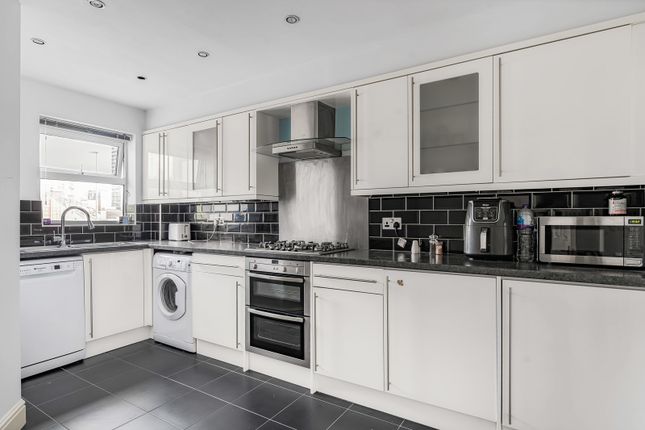 7, Mountside Place, 1A, Heathside Road, Surrey photo 3