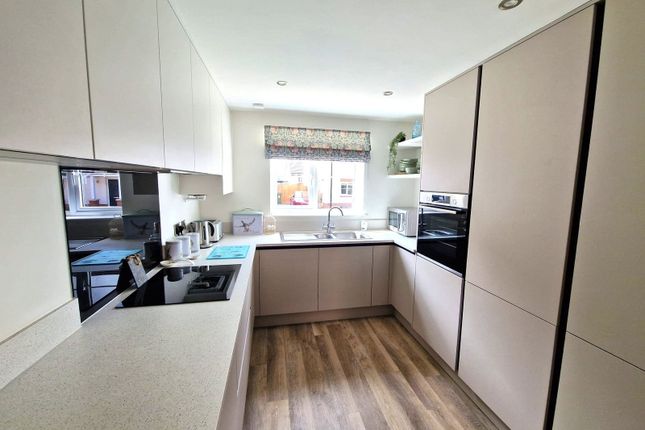44, Fieldfare Crescent, Exmouth photo 2