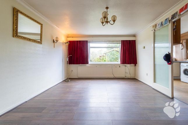 84, Highcliffe Road, Wickford photo 4