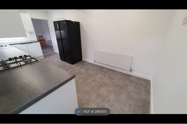 Home Farm Crescent, Whitnash, Leamington Spa photo 3