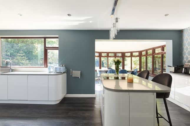381 Canterbury Road, Kennington, Kent photo 3