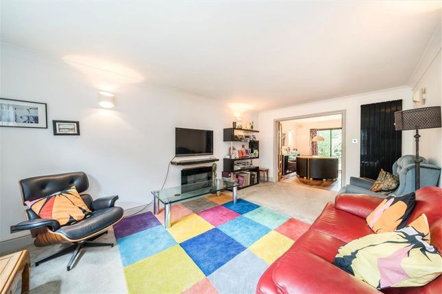 25, Heathway, London photo 2