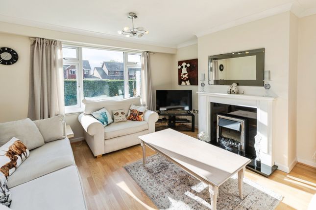 19, Hollyfield, Wrexham photo 4