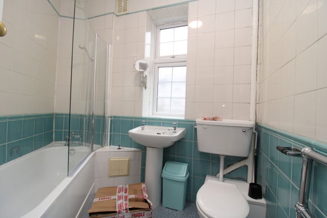 30 Moreland Court, Finchley Road, London photo 4