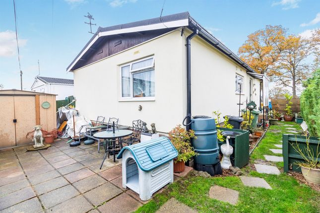 42, Little Meadow, Woodside Home Park, Luton photo 2