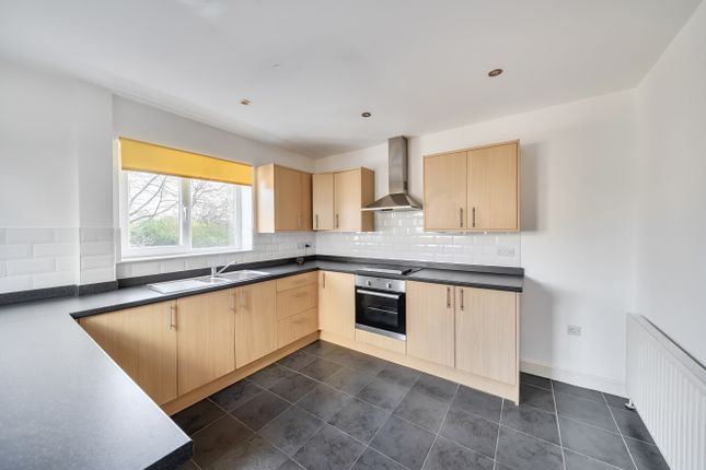 13, Stainburn Crescent, Leeds photo 2