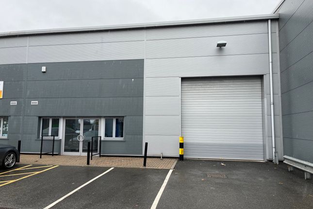 Warehouse to let in Nuffield Road, Poole