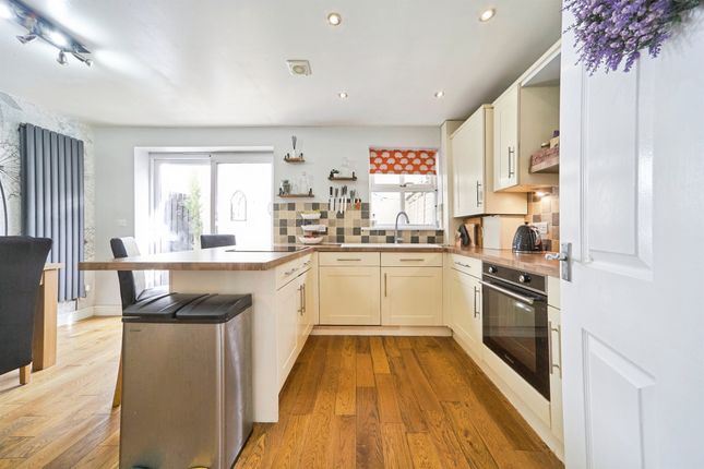 12, Kirkstall Gardens, Keighley photo 4