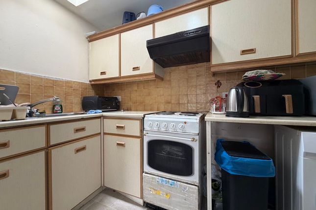 16 Waynes Court, John Street, Luton photo 2